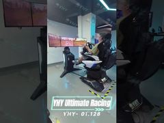 01.128 Rennwagensimulator mit 3 Bildschirmen.